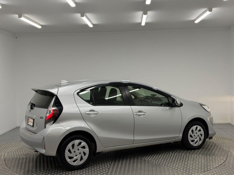 2021 Toyota Aqua 1.5 Hybrid S, photo 3