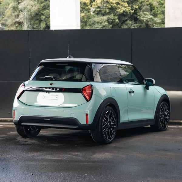2026 MINI Cooper S 3 Door Hatch Favoured, photo 2