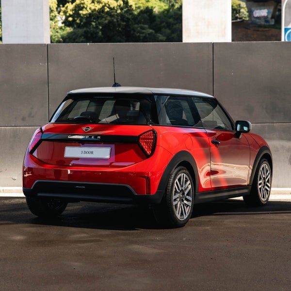 2026 MINI Cooper 3 Door Classic, photo 2