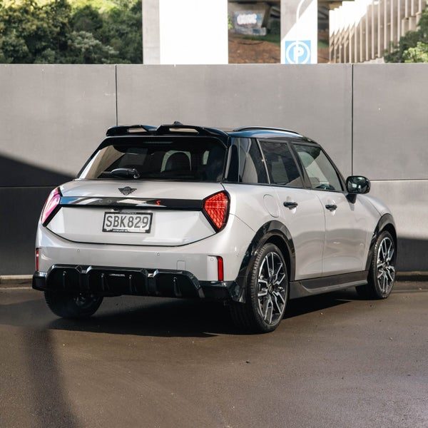 2026 MINI Cooper S 5 Door JCW Sport, photo 2