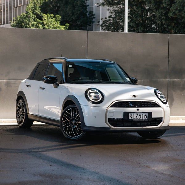 2025 MINI Cooper 5 Door Favoured, main photo