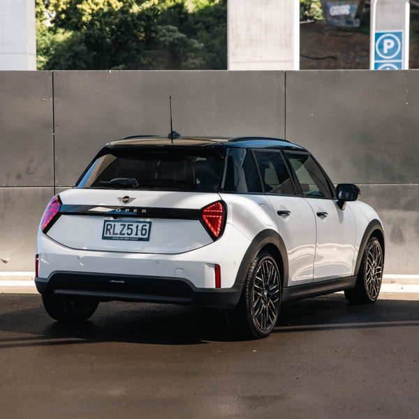 2025 MINI Cooper 5 Door Favoured, photo 2