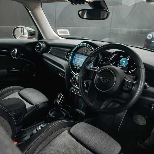 2024 MINI Cooper 3 Door Hatch Classic, photo 3