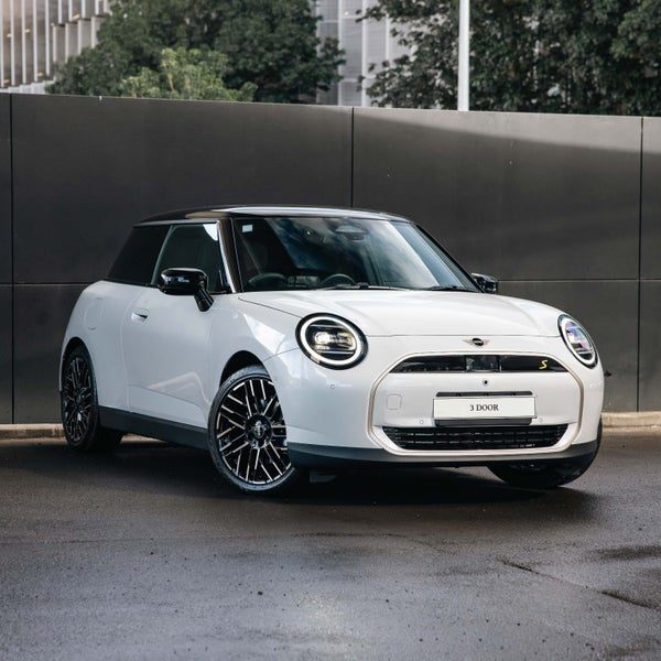 2026 MINI Electric Hatch SE SE Favoured