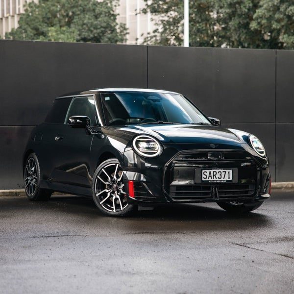 2025 MINI Electric Hatch SE JCW E Favoured