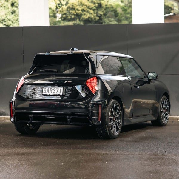 2025 MINI Electric Hatch SE JCW E Favoured, photo 2