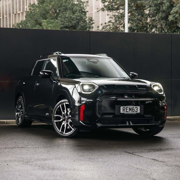 2025 MINI Aceman JCW E Favoured