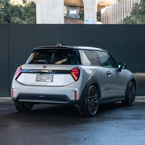 2024 MINI Cooper S 3 Door Favoured, photo 2