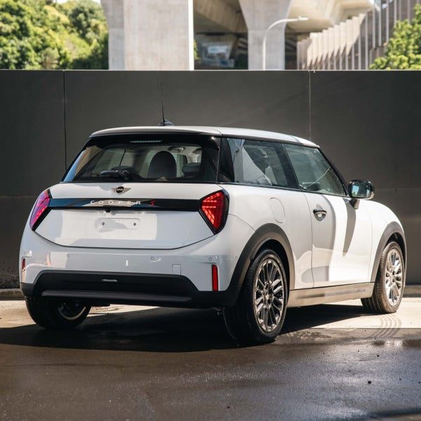 2026 MINI Cooper S 3 Door Hatch Classic, photo 2
