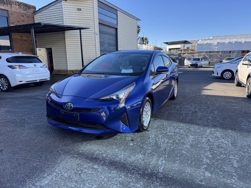 2015 Toyota Prius S, photo 2