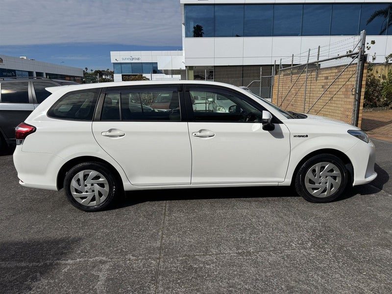 2019 Toyota Corolla Fielder New Shape, photo 2