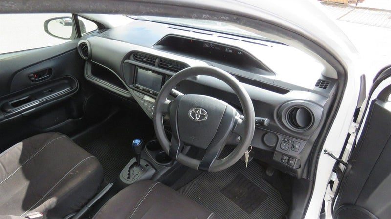 2017 Toyota Aqua, photo 3