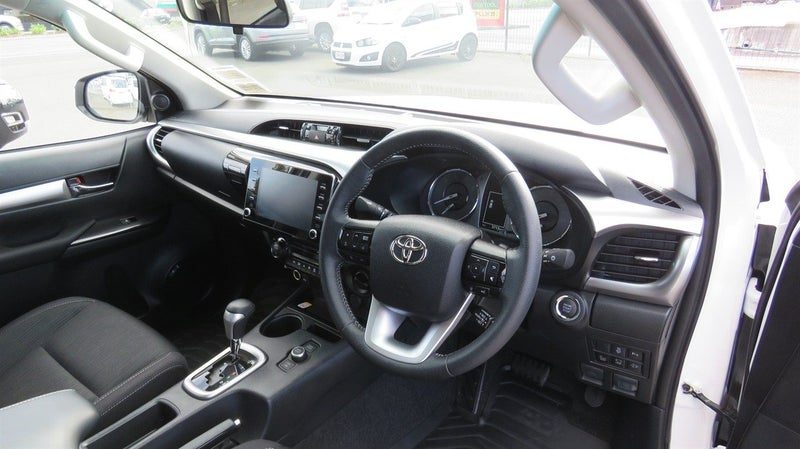 2026 Toyota Hilux SR5 TD DC 2.8DMHT, photo 3