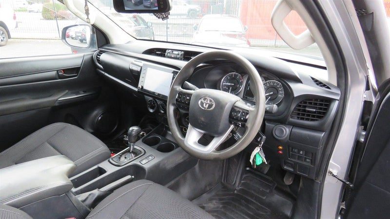 2021 Toyota Hilux SR 4WD 2.8DT Xtra Cab, photo 3