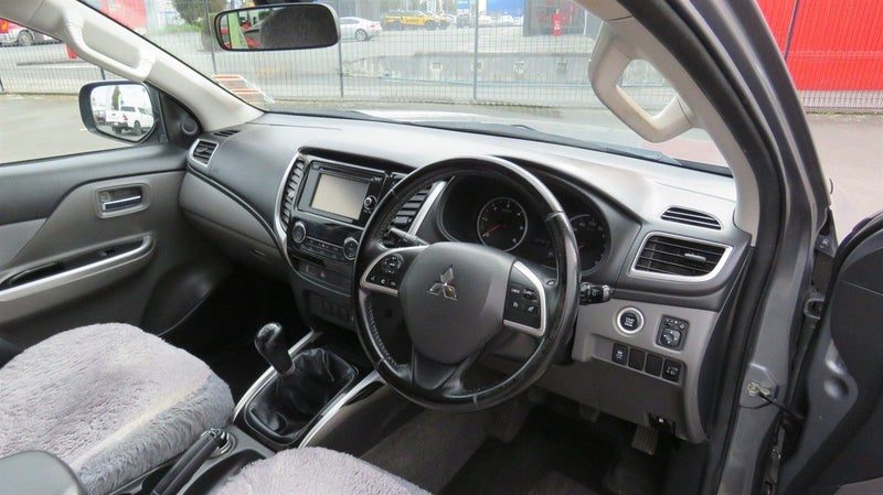 2016 Mitsubishi Triton GLS 4WD D/Cab Diesel, photo 3