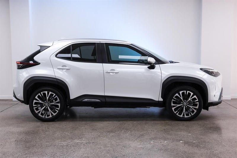 2023 Toyota Yaris Cross Hybrid Z, photo 2