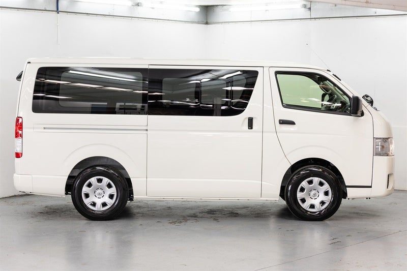 2025 Toyota Hiace VAN 5D, photo 2