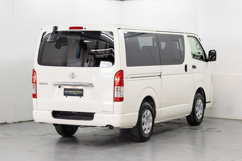 2025 Toyota Hiace VAN 5D, photo 3