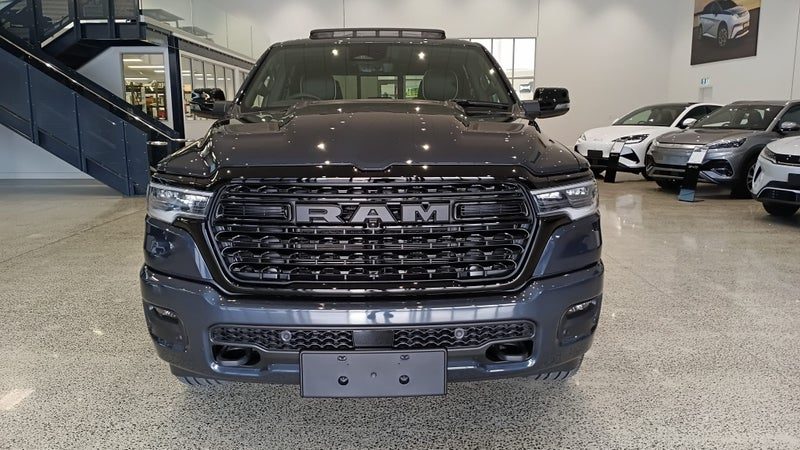 2026 Ram 1500 Limited I6 Rb Night, photo 2