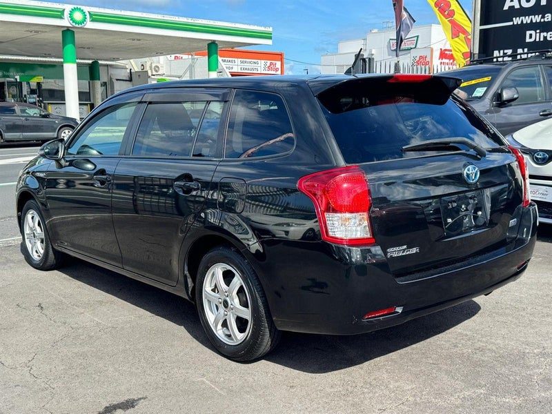 2014 Toyota Corolla FIELDER HYBRID G, photo 2