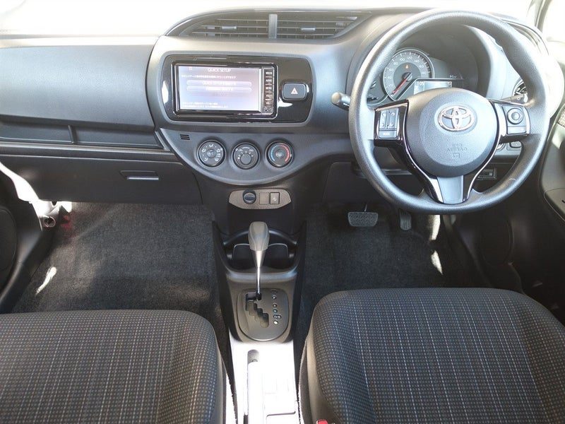 2017 Toyota Vitz F, photo 3