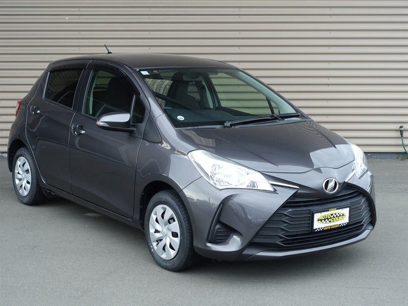 2017 Toyota Vitz F, main photo