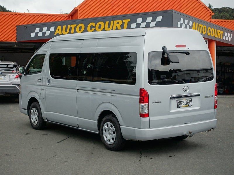 2017 Toyota Hiace Grand Cabin 4WD 10 Seater, photo 2
