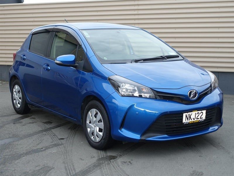 2015 Toyota Vitz, main photo