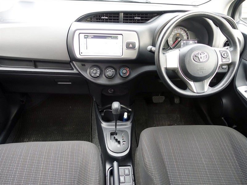 2015 Toyota Vitz, photo 3