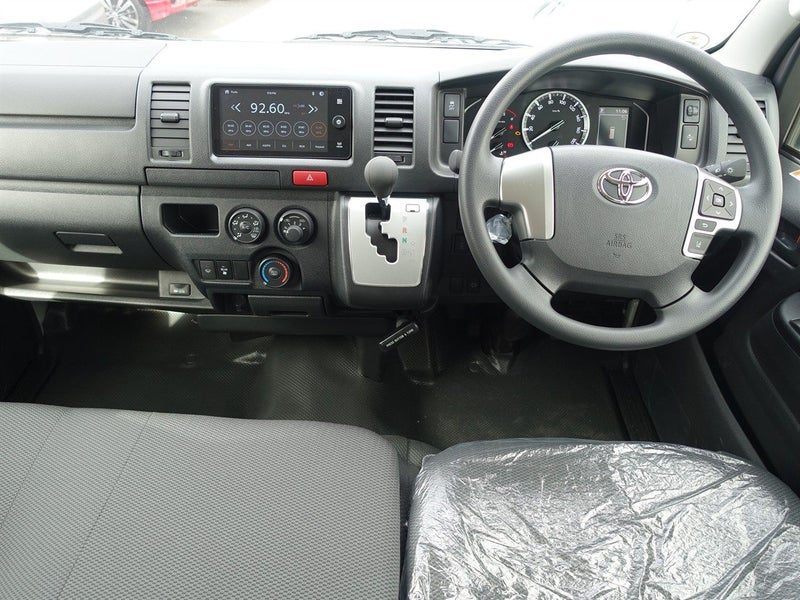 2026 Toyota Hiace DX 4WD, photo 3