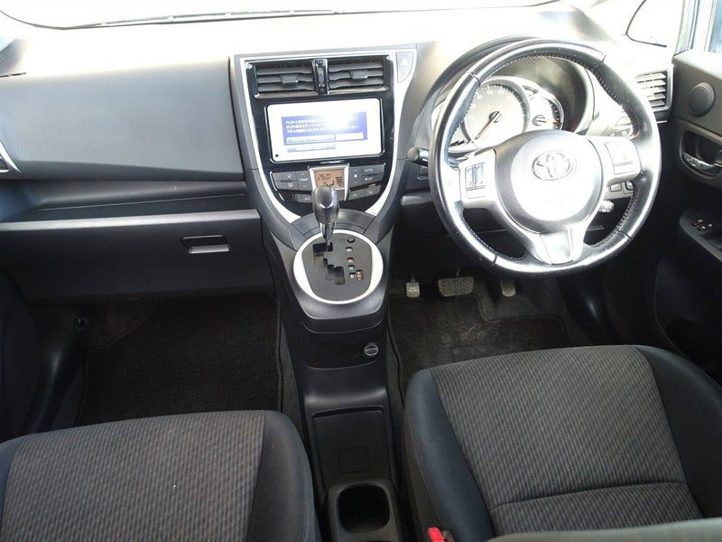 2015 Toyota Ractis G, photo 3
