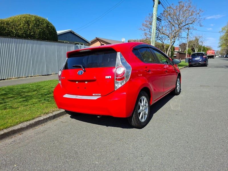 2013 Toyota Aqua G, photo 3