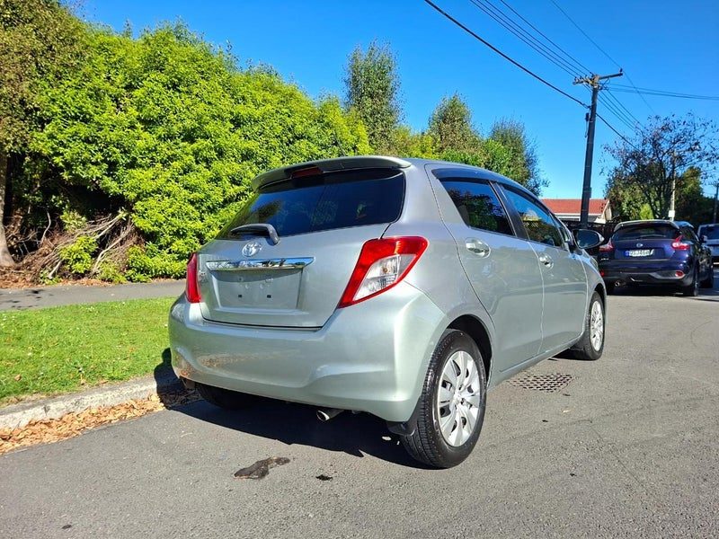 2012 Toyota Vitz Yaris HIGH SPEC, photo 3