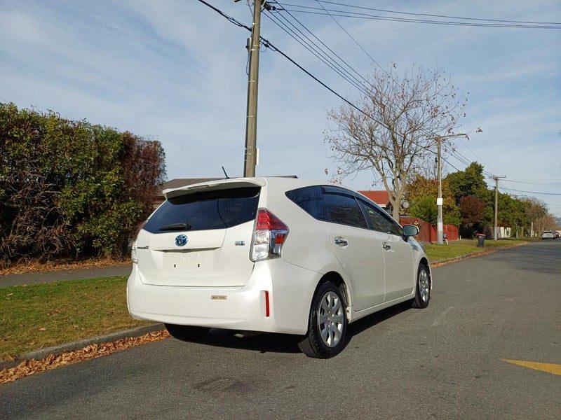 2015 Toyota Prius ALPHA S, photo 3