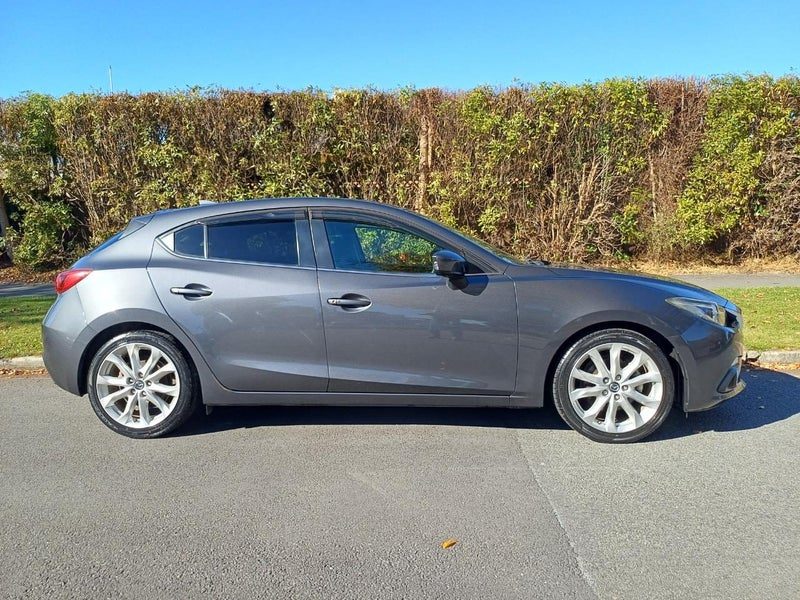 2015 Mazda Axela 20S Sports Manual, photo 2