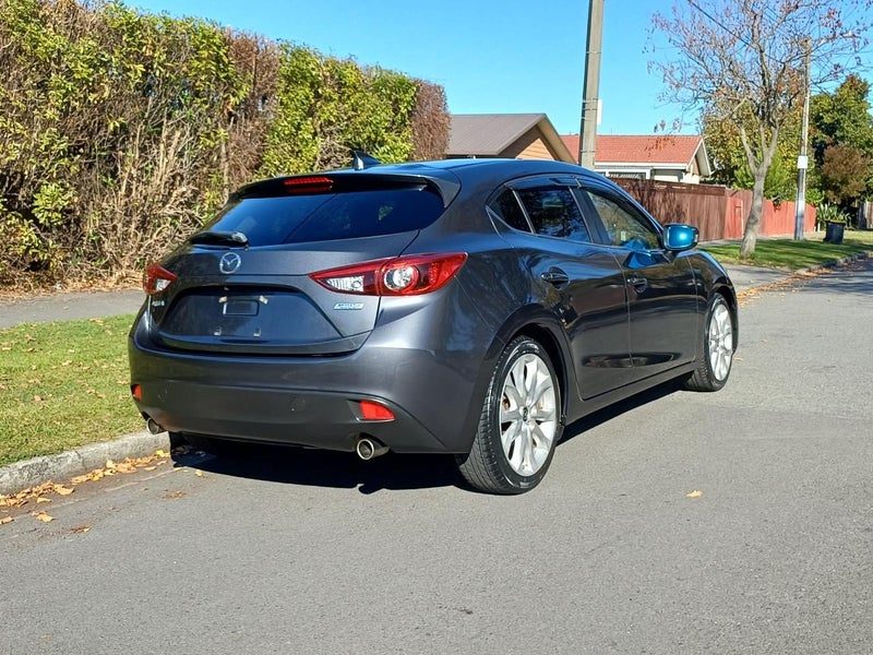 2015 Mazda Axela 20S Sports Manual, photo 3
