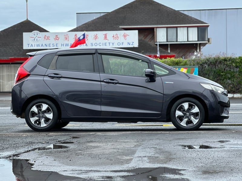 2015 Honda Fit Hybrid Facelift | 58000 KMs Only, photo 3