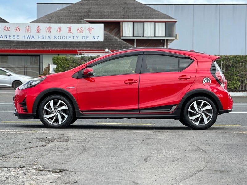 2017 Toyota Aqua Crossover *Toyota Safety Sense*, photo 3