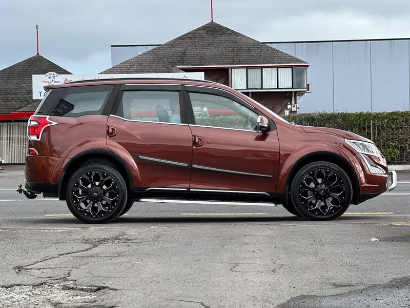 2021 Mahindra XUV500, photo 3