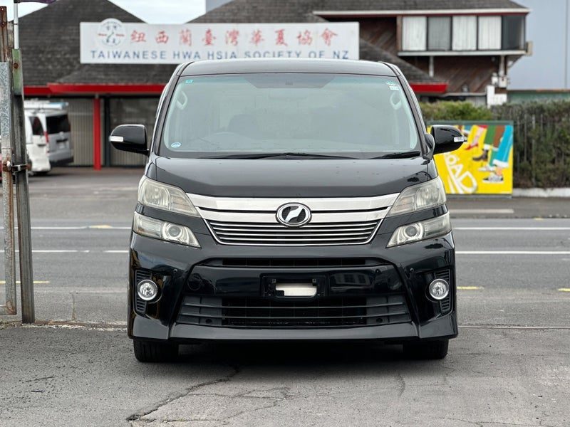 2012 Toyota Vellfire, photo 2