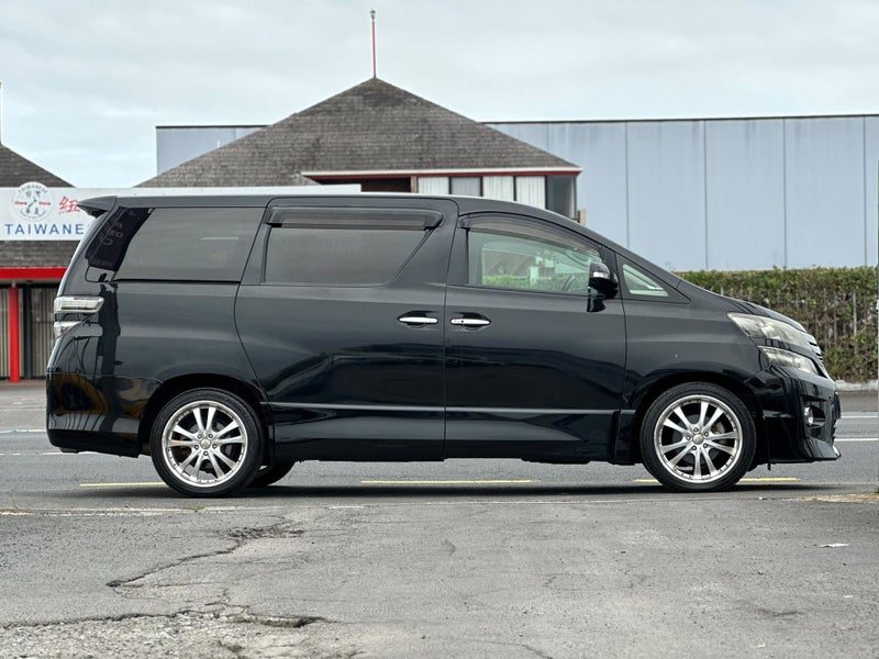 2012 Toyota Vellfire, photo 3