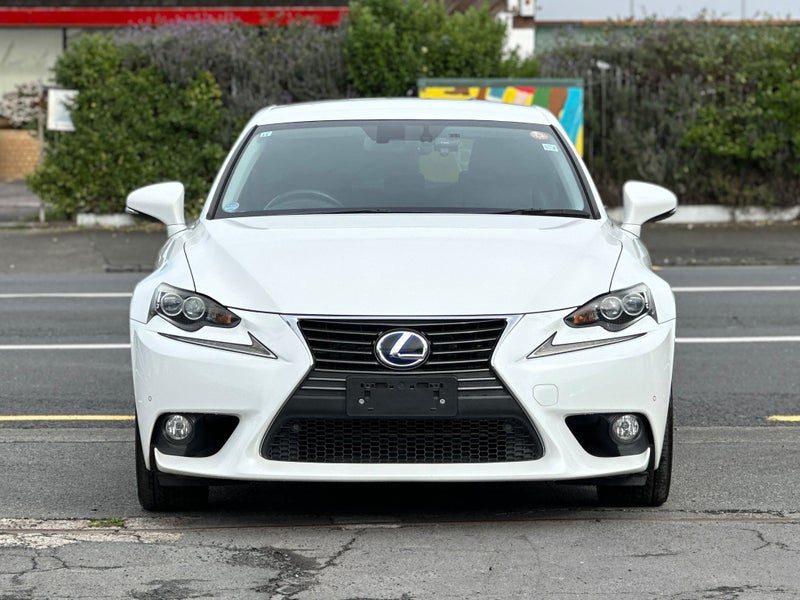 2013 Lexus IS 300h Hybrid, photo 2