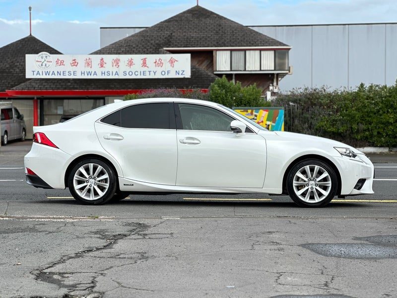 2013 Lexus IS 300h Hybrid, photo 3