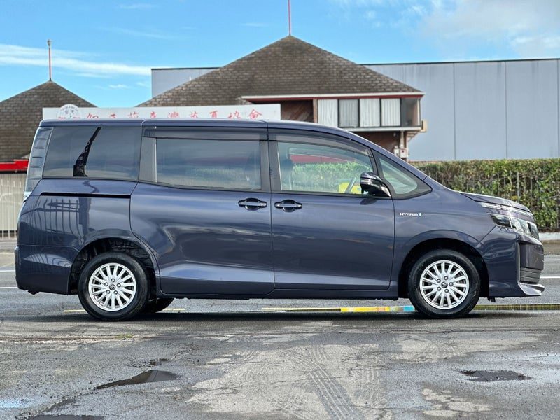 2016 Toyota Voxy Hybrid | Toyota Safety Sense, photo 3