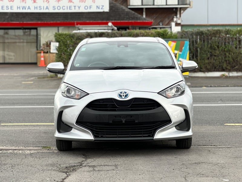 2021 Toyota Yaris Hybrid, photo 2