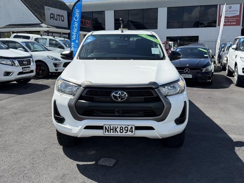 2021 Toyota Hilux SR, photo 2