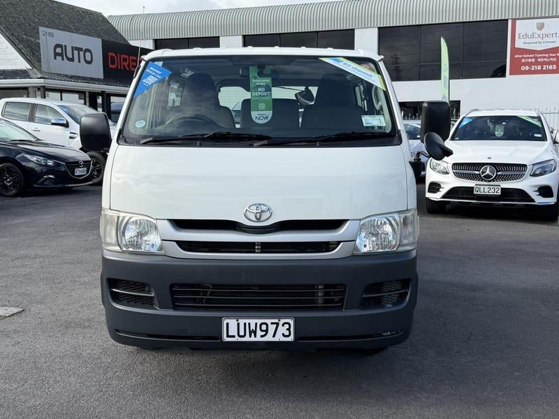 2009 Toyota Hiace Regius, photo 2