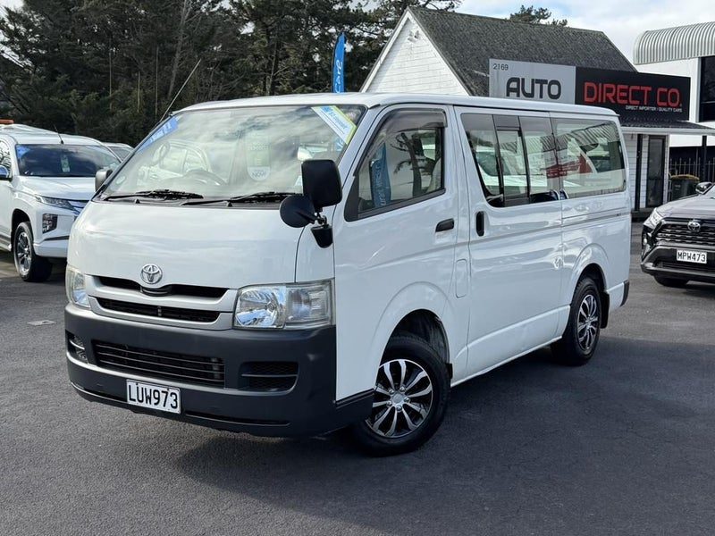 2009 Toyota Hiace Regius, photo 3