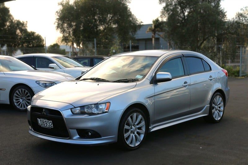 2010 Mitsubishi Galant Fortis, photo 2
