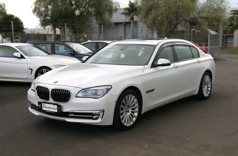 2013 BMW 740i, photo 2